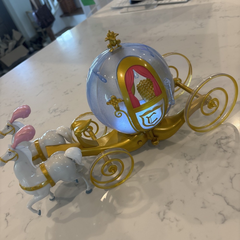Disney Store Action Toys Cinderella‎ Doll Horse and Carriage Play Set Lights Up